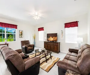 Photo 4 - 6 bedroom home with a private pool!
