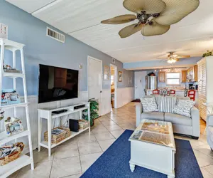 Photo 4 - Direct Oceanfront Condo with Private Balcony