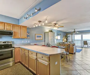 Photo 5 - Direct Oceanfront Condo with Private Balcony