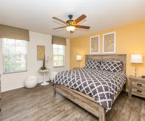 Photo 2 - 4 bedroom townhouse with a private pool!