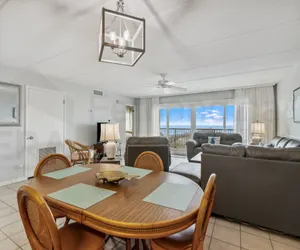 Photo 2 - Convenience Direct Oceanfront Condo with Private Balcony
