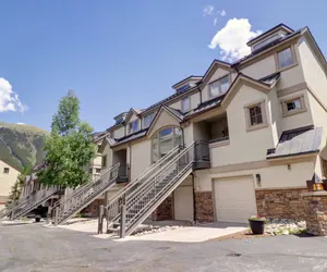 Photo 4 - Newly Renovated, Slope-Side Walk-In Walk-Out, Top Floor, Views of Ten Mile Range - ER4