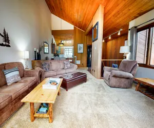 Photo 4 - Woodlands 25 Updated and Spacious, Quiet with Forest Setting Views townhouse