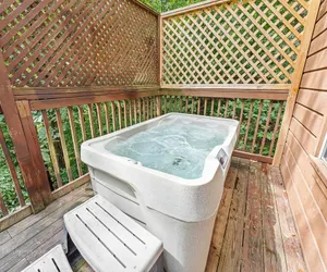 Photo 2 - 3 Bears One-Level Open Floor Plan Cabin with Pool Table