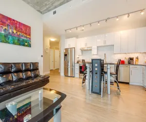 Photo 2 - 2BR Apartment near Convention Center - No Balcony