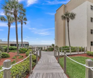 Photo 2 - Cute 1BR Condo Directly on NSB Beach