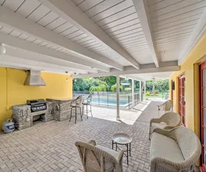 Photo 2 - Family Vacay!  WIFI, Pool, Games, Dock, Fishing, Golf