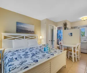Photo 4 - Tropic Terrace #48 - Beachfront Resort
