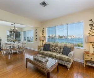 Photo 3 - Treasured Times Beach House - Waterfront Vacation Rental - Month