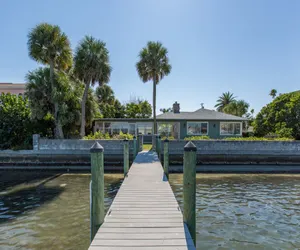 Photo 2 - Treasured Times Beach House - Waterfront Vacation Rental - Month
