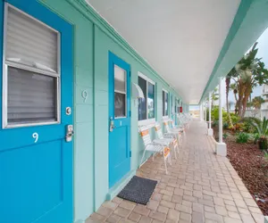 Photo 2 - Tropic Terrace #9 - Beachfront Resort