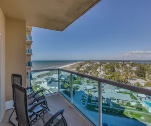 Photo 2 - Regatta Beach Club N804