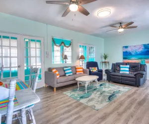 Photo 4 - Sunny Escape - A Monthly Beach Rental
