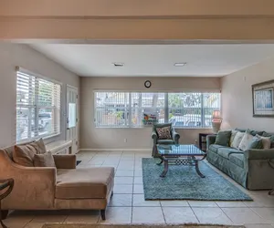 Photo 4 - Beachcomber Beach House - Weekly Rental Just Steps to White Sand Beach!