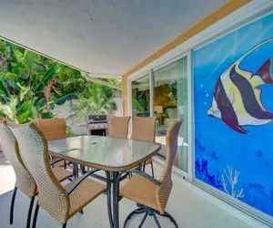 Photo 2 - Narcissus Beach House - Weekly Beach Rental