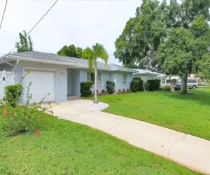 Photo 3 - Sunny Getaway - Beautiful Vacation Rental