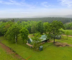 Photo 5 - Deer Ridge Retreat Luxurious Family Sanctuary with Hot Tub and BBQ