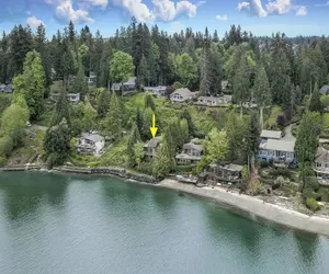 Photo 2 - PNW MCM 155ft Private Waterfront Gem on Raft Island w/Hot Tub