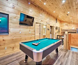 Photo 5 - Smokies View Cabin with Air Hockey Table and Arcade Game