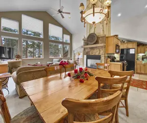 Photo 3 - Gold King Chalet