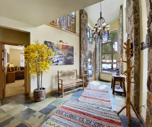 Photo 2 - Gold King Chalet