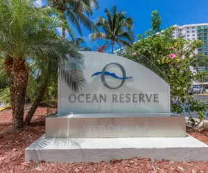 Photo 3 - 1BR Luxury Condo with Pool Across from Beach