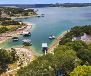 Photo 5 - Lakefront on Lake Travis