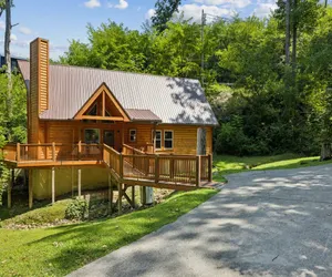 Photo 3 - Creekside Manor
