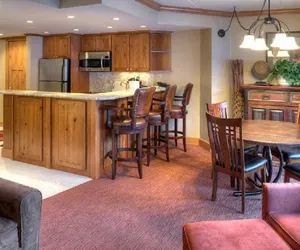 Photo 4 - Summit Suite