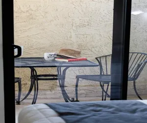 Photo 4 - 1 bedroom apartment with hot tub!
