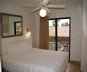 Photo 5 - 1 bedroom apartment with hot tub!