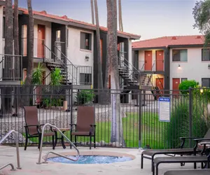 Photo 2 - 1 bedroom apartment with hot tub!