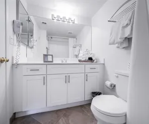 Photo 4 - 1 bedroom apartment with hot tub!