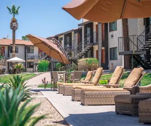 Photo 2 - Scottsdale's premium short term getaway, Fully furnished 1 bedroom homes, FREE Golf, cable, utilities, Wi-Fi, parking, pool, and bike trails- Unit 231