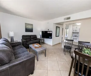 Photo 3 - 1 bedroom apartment with hot tub!