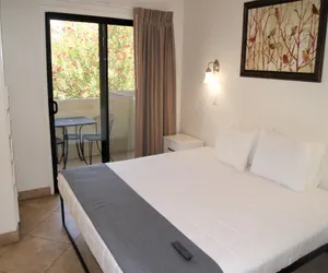 Photo 5 - 1 bedroom apartment with hot tub!