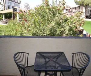 Photo 5 - 1 bedroom apartment with hot tub!