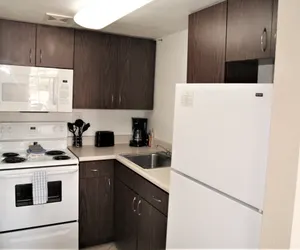 Photo 4 - 1 bedroom apartment with hot tub!
