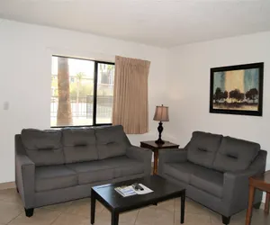 Photo 5 - 1 bedroom apartment with hot tub!