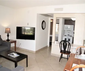 Photo 3 - 1 bedroom apartment with hot tub!
