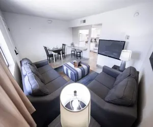 Photo 4 - 1 bedroom apartment with hot tub!