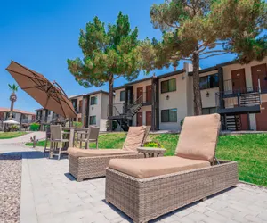 Photo 2 - 1 bedroom apartment with hot tub!
