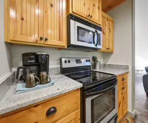 Photo 3 - Copper Fox Perfect Haven includes WiFi, Hot Tub, and BBQ