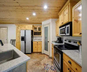 Photo 4 - Copper Fox Perfect Haven includes WiFi, Hot Tub, and BBQ