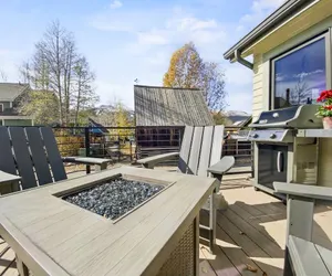 Photo 2 - High Street Hideaway