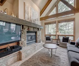 Photo 4 - Luxury 4BR Pines Townhome amongst the peace and quiet
