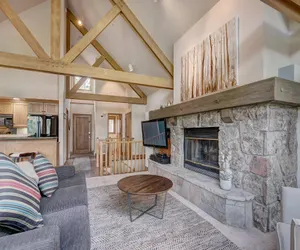 Photo 5 - Luxury 4BR Pines Townhome amongst the peace and quiet