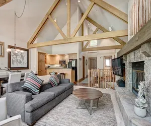 Photo 2 - Luxury 4BR Pines Townhome amongst the peace and quiet