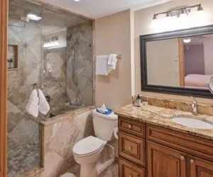 Photo 5 - Updated 3BR Condo at The Plaza