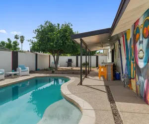 Photo 5 - Luxury Pool & Hot Tub Home in Downtown Gilbert